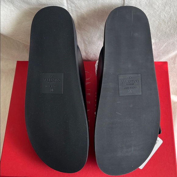 Valentino Garavani Roman Stud Sandal - Picture 10 of 10